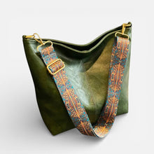 Damen Schultertasche mit breitem verstellbarem Trageriemen in Grün