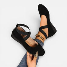 Orthopädische Damen Ballerinas mit Kreuzriemen und Keilsohle in Schwarz