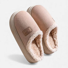 Gefütterte Hausschuhe mit Warmfutter in Beige