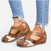 Damen Sandalen mit Riemen und Klettverschluss in Braun