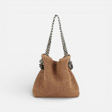 Damen Strandtasche aus geflochtenem Material mit Schulterriemen in Braun