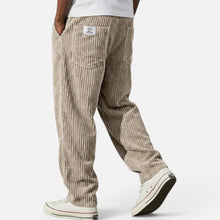 Herren Cordhose mit weitem Schnitt und elastischem Bund in Beige