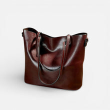 Damen Schultertasche mit Reißverschluss und großem Hauptfach in Burgunder