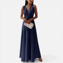 Maxikleid mit Wickeloptik und Taillengürtel in Marineblau