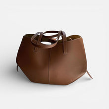 Damen Shopper Tasche mit breiter Form und Schultergriffen in Braun