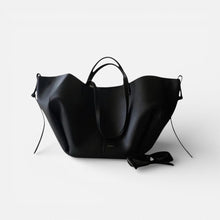 Damen Shopper Tasche mit breiter Form und Schultergriffen in Schwarz
