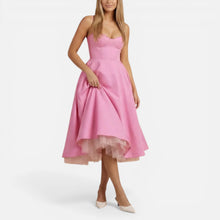 Midikleid mit Trägern und ausgestelltem Rock in Rosa