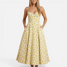 Midikleid mit Trägern und ausgestelltem Rock in Hellgelb