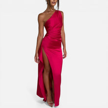 Maxikleid mit One Shoulder Design und hohem Schlitz in Rot
