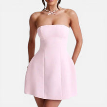 Bandeau Minikleid mit ausgestelltem Rock in Rosa