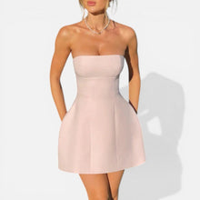 Bandeau Minikleid mit ausgestelltem Rock in Beige