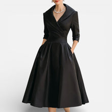 Damen Midikleid mit Reverskragen und ausgestelltem Rock in Schwarz