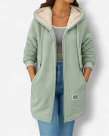 Fleecejacke mit Kapuze für Damen mit weichem Flauschfutter in hüftbedeckender Form in Grün