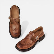 Damen Halbschuhe mit Riemen und Lochmuster in Braun