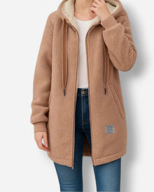 Fleecejacke mit Kapuze für Damen mit weichem Flauschfutter in hüftbedeckender Form in Braun