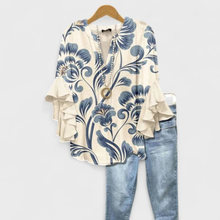 Ina | Florale Damenbluse mit V-Ausschnitt in Weiß-Blau