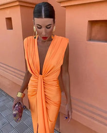 Isabelle - Partykleid mit tiefem Ausschnitt in Orange
