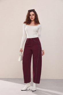 Balloon-Jeans mit Nieten-Details in Burgunder