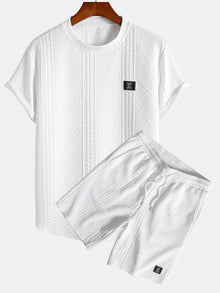 Kurzärmeliges geometrisches Jacquard-T-Shirt mit abgerundetem Saum & Shorts in Weiß