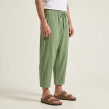 Schlupf-Sommerhose für Herren mit weitem Bein und Kordelzug in Salbeigrün
