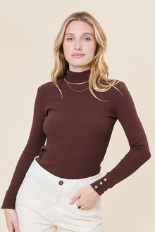 Figurbetontes Longsleeve mit Schmuckknöpfen in Braun