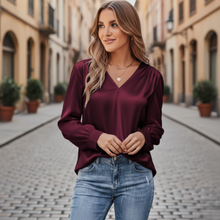 Yvonne – Damen-Satinbluse mit V-Ausschnitt in Burgunder