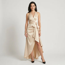 Maxi Wickelkleid mit Vokuhila Schnitt und Bindegürtel aus Satin in Beige