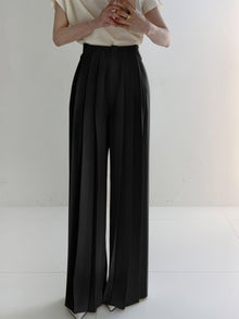 Nicole – Elegante, hoch taillierte Plisseehose mit weitem Bein für Damen in Schwarz