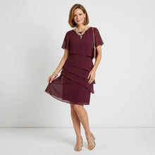 Midikleid im Stufenkleid-Design mit kurzen Ärmeln aus Chiffon in Rot