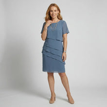 Midikleid im Stufenkleid-Design mit kurzen Ärmeln aus Chiffon in Blau