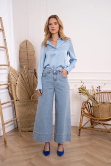 Satin-Hemd in Himmelblau