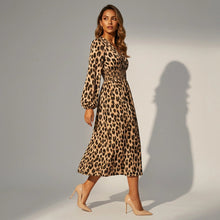 Sommerkleid mit Langarm in Midi Länge mit Leo Print in Braun