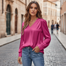 Yvonne – Damen-Satinbluse mit V-Ausschnitt in Rosa