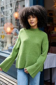 Leicht oversized Alpaka- und Wollpullover in Hellgrün