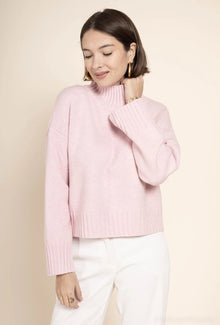 Oversize-Rollkragenpullover in Rosa