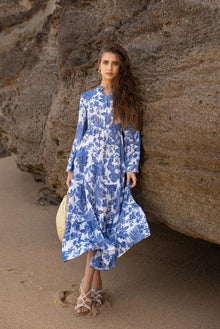 Maxikleid aus Seiden-Mix in Blau