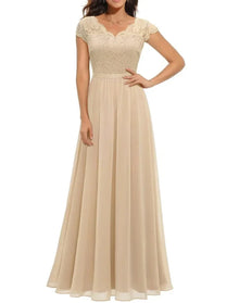 Julia | Damen Maxi Hochzeitsgastekleid aus Spitze in Beige