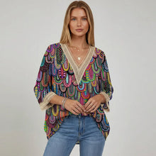 Bunte Damen Bluse mit V-Ausschnitt und 3/4 Ärmeln in Blau