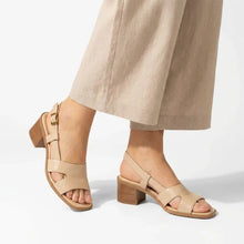 Klassische Sandalen für Damen mit Blockabsatz in Beige
