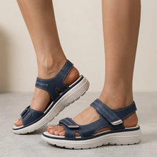 Sportliche Sandalen für Damen mit dicker Sohle und Riemchen mit Klettverschluss in Blau