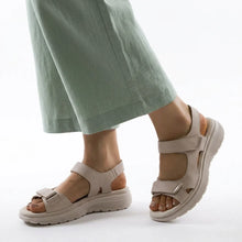 Sportliche Sandalen für Damen mit dicker Sohle und Riemchen mit Klettverschluss in Nude