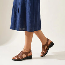 Komfort Sandalen für Damen in Weite H mit Keilabsatz und hinten offenem Design in Braun