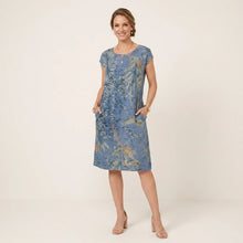 Knielanges Sommerkleid in A-Linie mit Taschen und ärmellosem Schnitt in Blau
