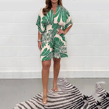 Linoya – Mini Kleid Mit Auffälligem Botanik-Drucken in Grün