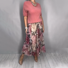 Nirosha - Elegantes Oberteil Mit Blumenmuster Und Midirock in Rosa