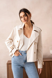 Gekürzter Trenchcoat in Weiß
