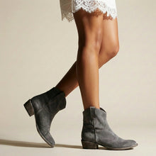 Ankle Boots für Damen mit flachem Absatz im Cowboy Stil in Grau