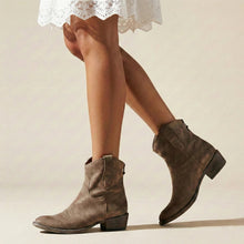 Ankle Boots für Damen mit flachem Absatz im Cowboy Stil in Braun