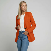 Langer Blazer für Damen mit zwei Knöpfen und Klappentaschen in einfarbigem Design in Orange