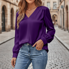 Yvonne – Damen-Satinbluse mit V-Ausschnitt in Lila